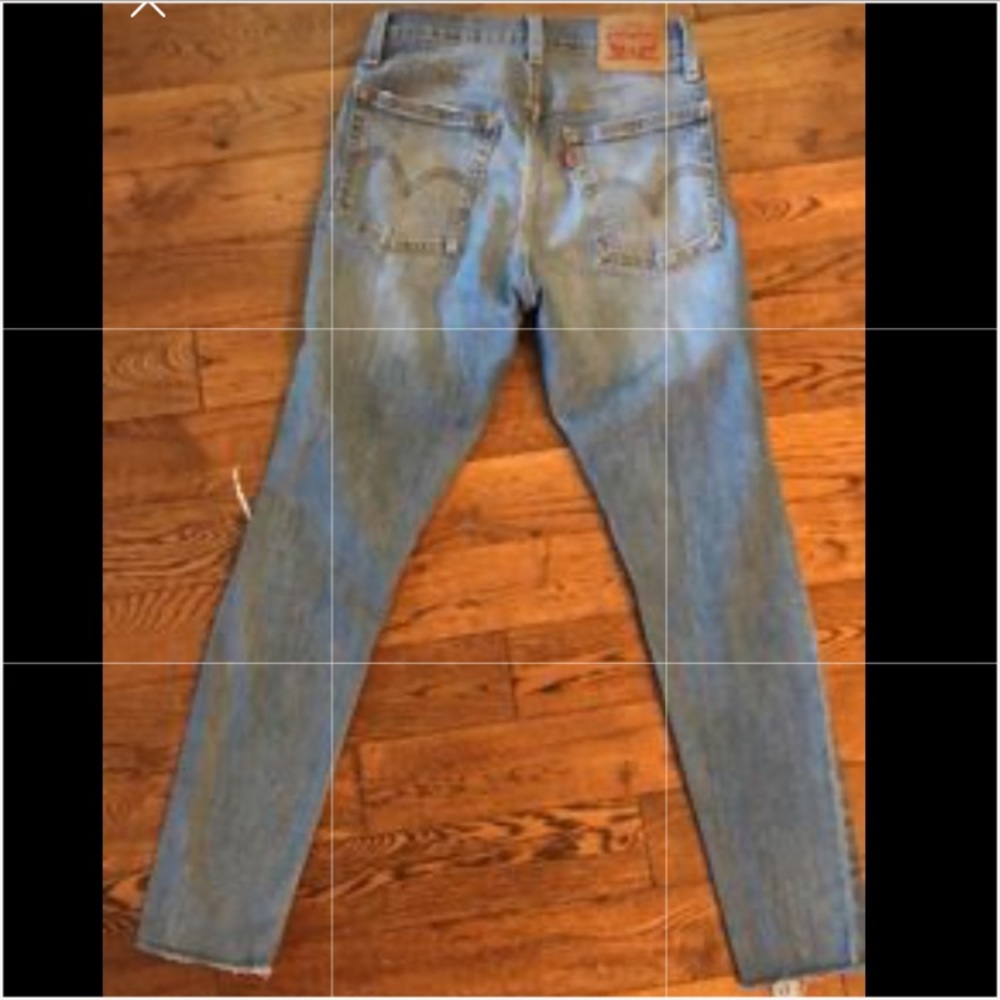 womens 26, Levi’s Wedgie skinny jeans. Distressed with frayed hems. Light wash - Picture 2 of 6
